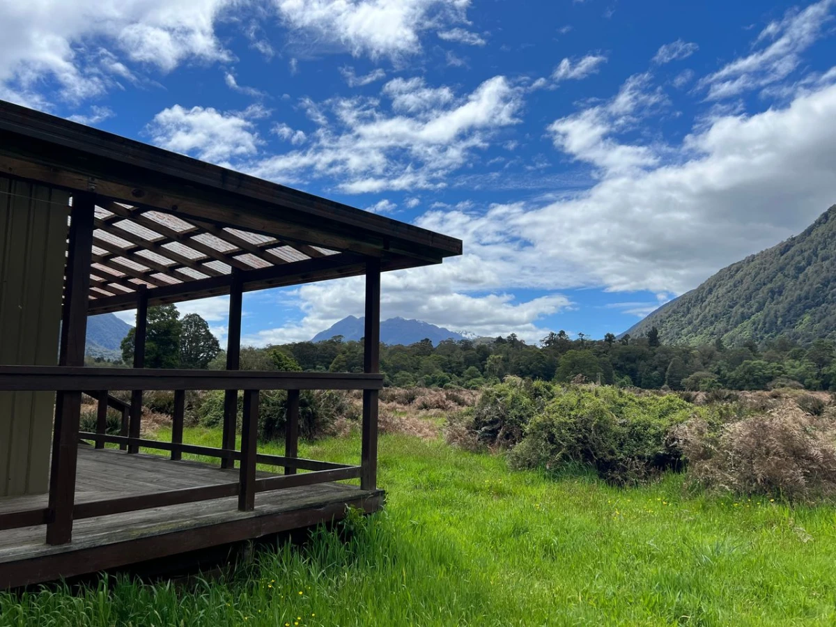458064 hidden falls hut hollyford track southland new zealand credit great south web version